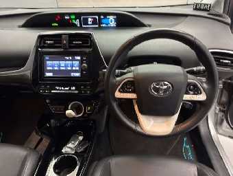 TOYOTA PRIUS 2017 Image 6
