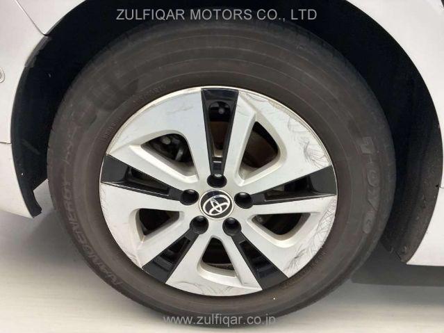 TOYOTA PRIUS 2017 Image 10