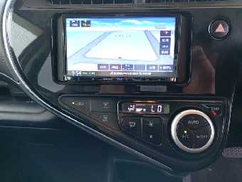 TOYOTA AQUA 2019 Image 10