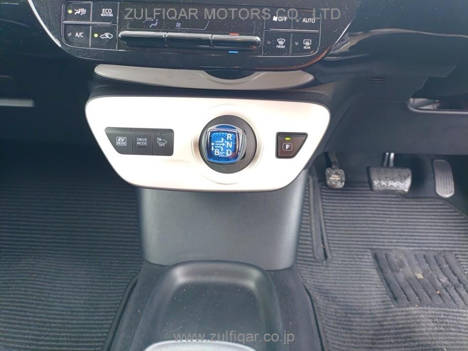 TOYOTA PRIUS 2017 Image 11