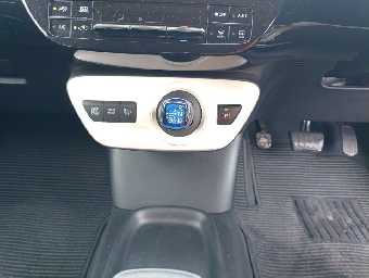 TOYOTA PRIUS 2017 Image 11