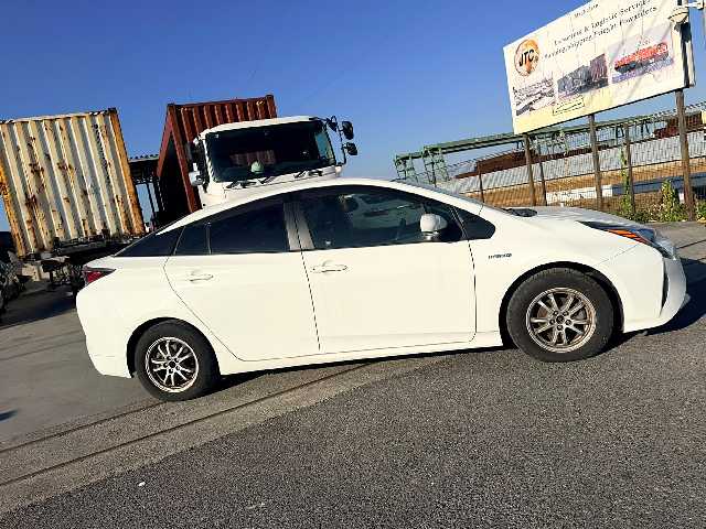 TOYOTA PRIUS 2017 Image 24
