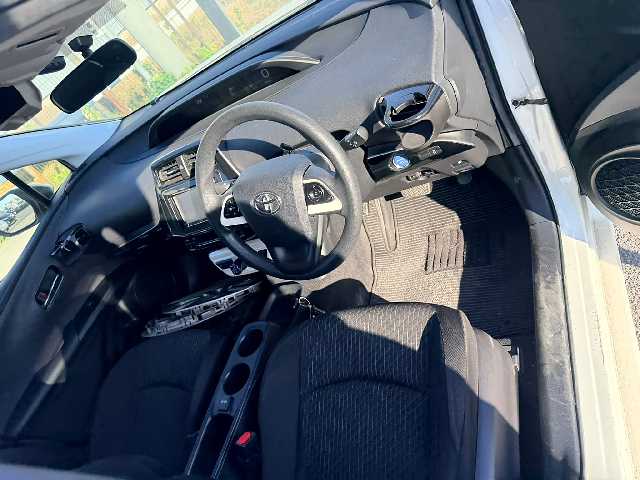 TOYOTA PRIUS 2017 Image 27