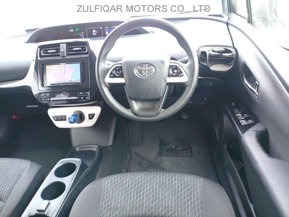 TOYOTA PRIUS 2017 Image 9