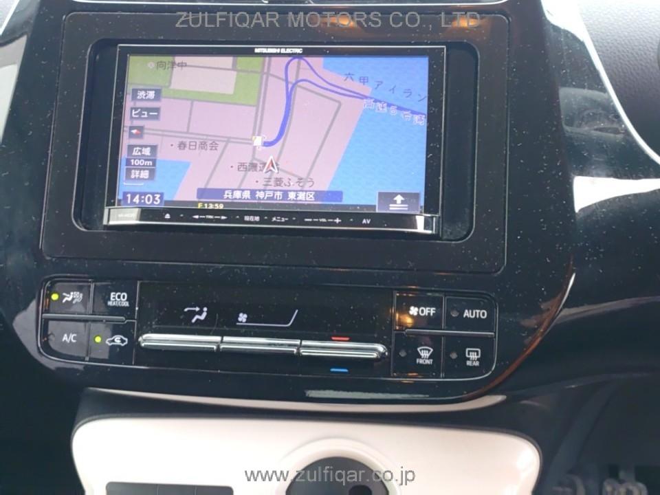TOYOTA PRIUS 2017 Image 10