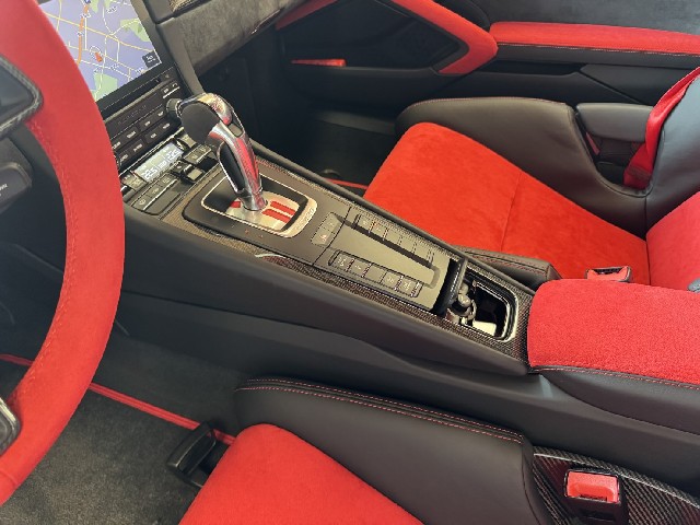 PORSCHE 911 2019 Image 44