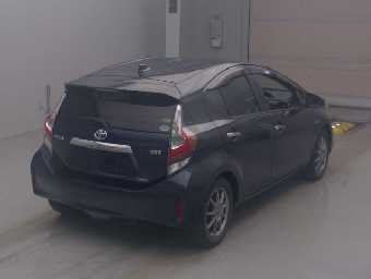 TOYOTA AQUA 2017 Image 2