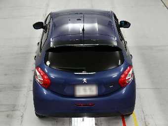 PEUGEOT 208 2015 Image 8