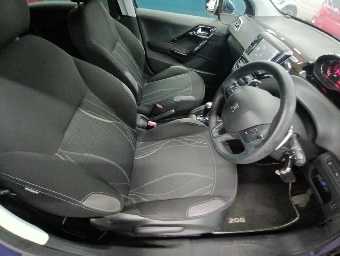 PEUGEOT 208 2015 Image 10