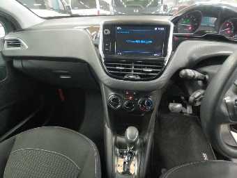 PEUGEOT 208 2017 Image 11