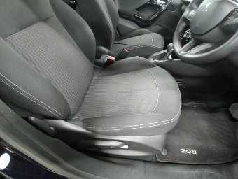 PEUGEOT 208 2017 Image 10