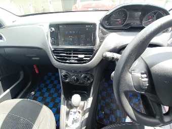 PEUGEOT 208 2017 Image 11