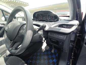 PEUGEOT 208 2017 Image 9