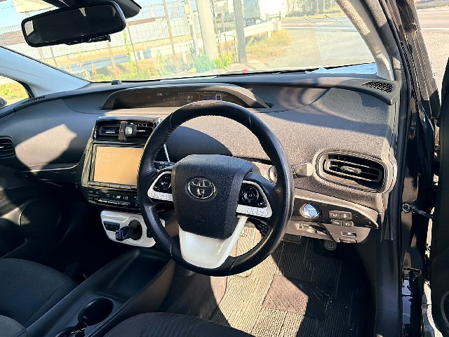 TOYOTA PRIUS 2017 Image 25