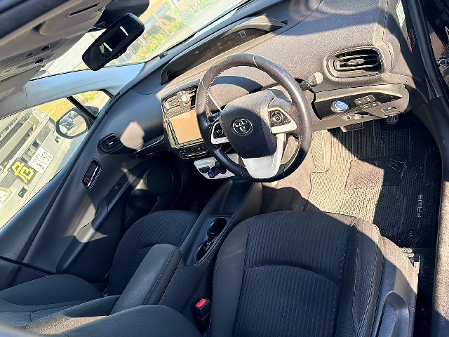 TOYOTA PRIUS 2017 Image 26