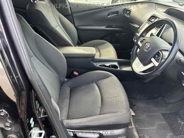 TOYOTA PRIUS 2017 Image 7