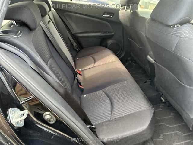 TOYOTA PRIUS 2017 Image 8