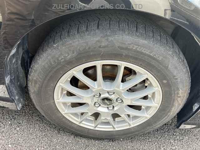 TOYOTA PRIUS 2017 Image 9