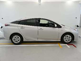 TOYOTA PRIUS 2017 Image 3