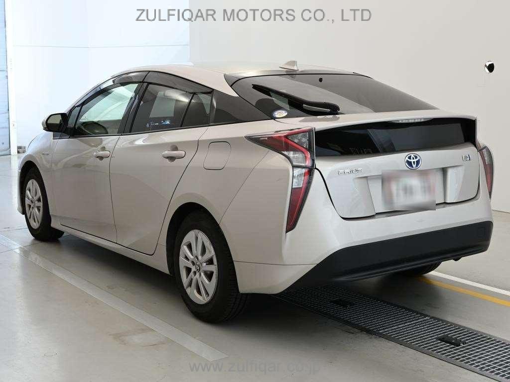 TOYOTA PRIUS 2017 Image 6