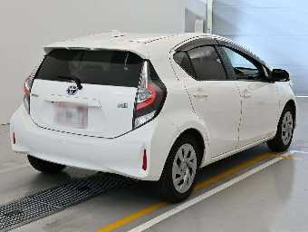 TOYOTA AQUA 2021 Image 2