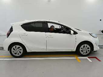 TOYOTA AQUA 2021 Image 3