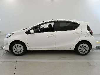 TOYOTA AQUA 2021 Image 4