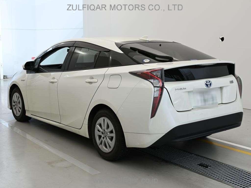 TOYOTA PRIUS 2017 Image 6