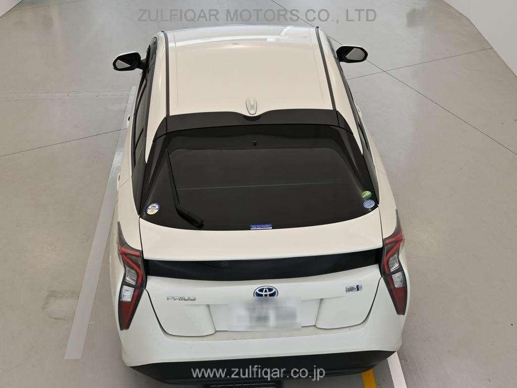 TOYOTA PRIUS 2017 Image 8