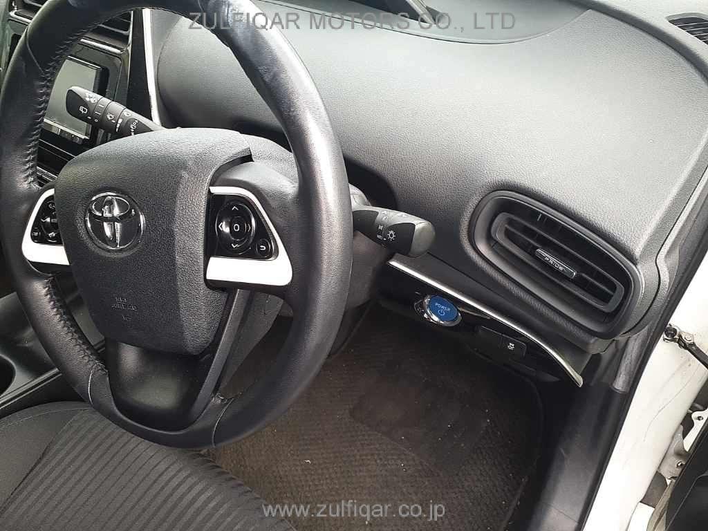 TOYOTA PRIUS 2017 Image 9