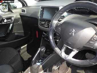 PEUGEOT 208 2016 Image 6