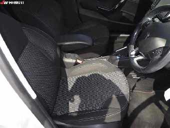 PEUGEOT 208 2016 Image 8