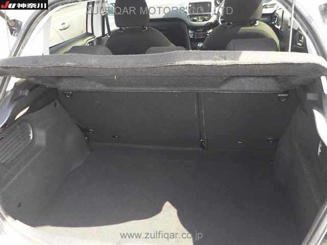 PEUGEOT 208 2016 Image 10