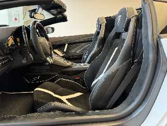 LAMBORGHINI AVENTADOR 2016 Image 18