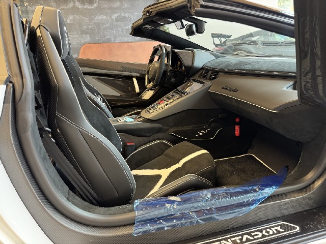 LAMBORGHINI AVENTADOR 2016 Image 27