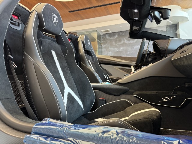 LAMBORGHINI AVENTADOR 2016 Image 29