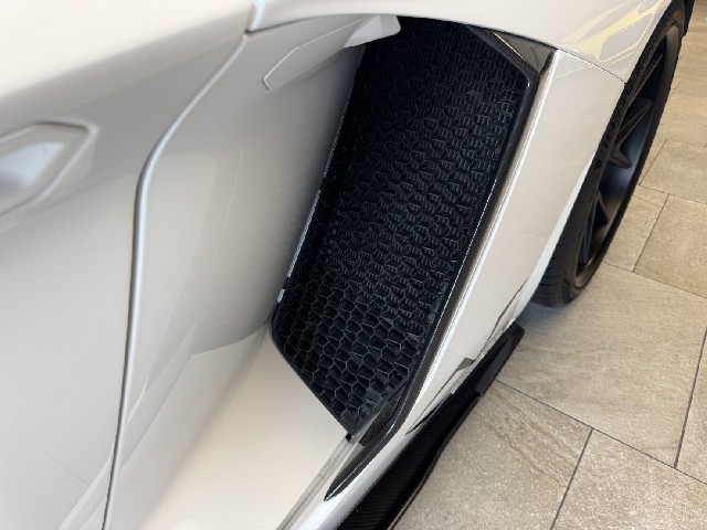 LAMBORGHINI AVENTADOR 2016 Image 35