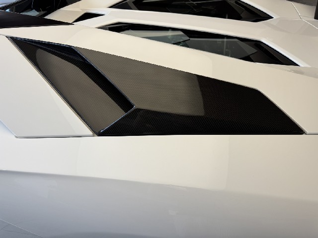 LAMBORGHINI AVENTADOR 2016 Image 38