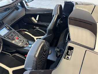 LAMBORGHINI AVENTADOR 2016 Image 45