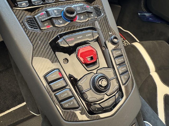 LAMBORGHINI AVENTADOR 2016 Image 60