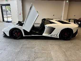 LAMBORGHINI AVENTADOR 2016 Image 8