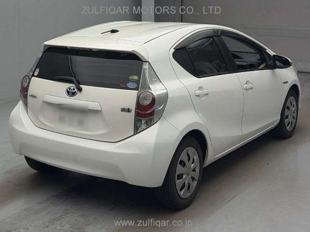 TOYOTA AQUA 2014 Image 2