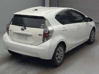 TOYOTA AQUA 2014 Image 2