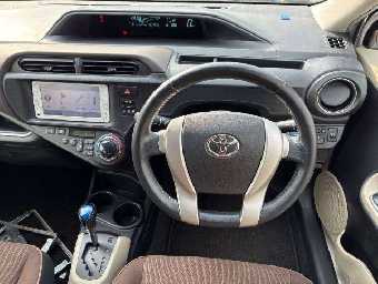 TOYOTA AQUA 2014 Image 8