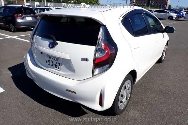 TOYOTA AQUA 2021 Image 2