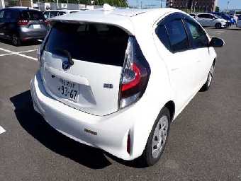 TOYOTA AQUA 2021 Image 2