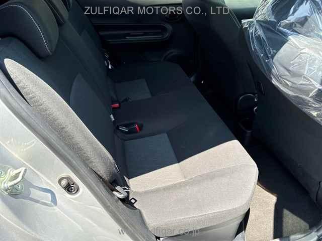 TOYOTA AQUA 2019 Image 8