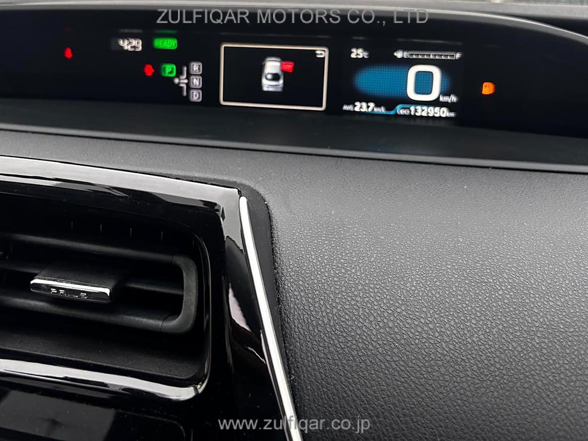 TOYOTA PRIUS 2017 Image 11