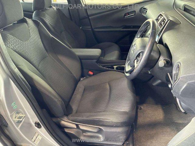 TOYOTA PRIUS 2017 Image 5