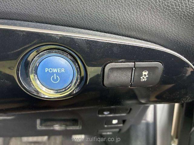 TOYOTA PRIUS 2017 Image 6